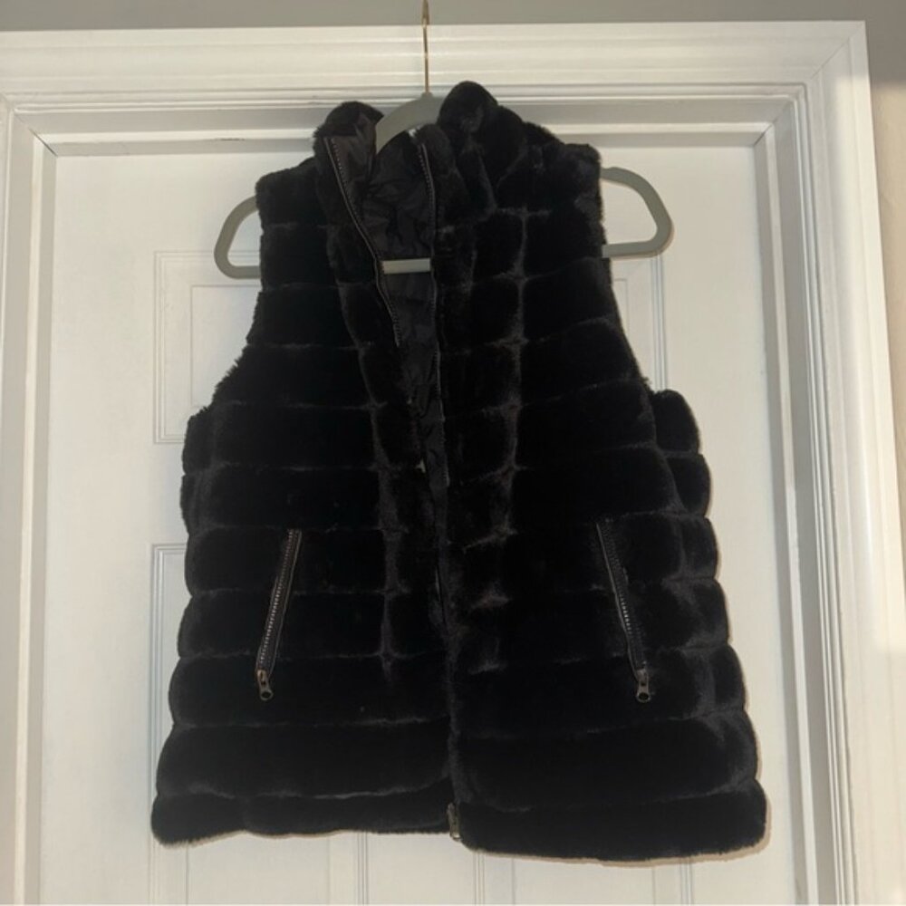 Like New Black Reversible Faux Fur Vest and Puffer with Pockets Women’s Large